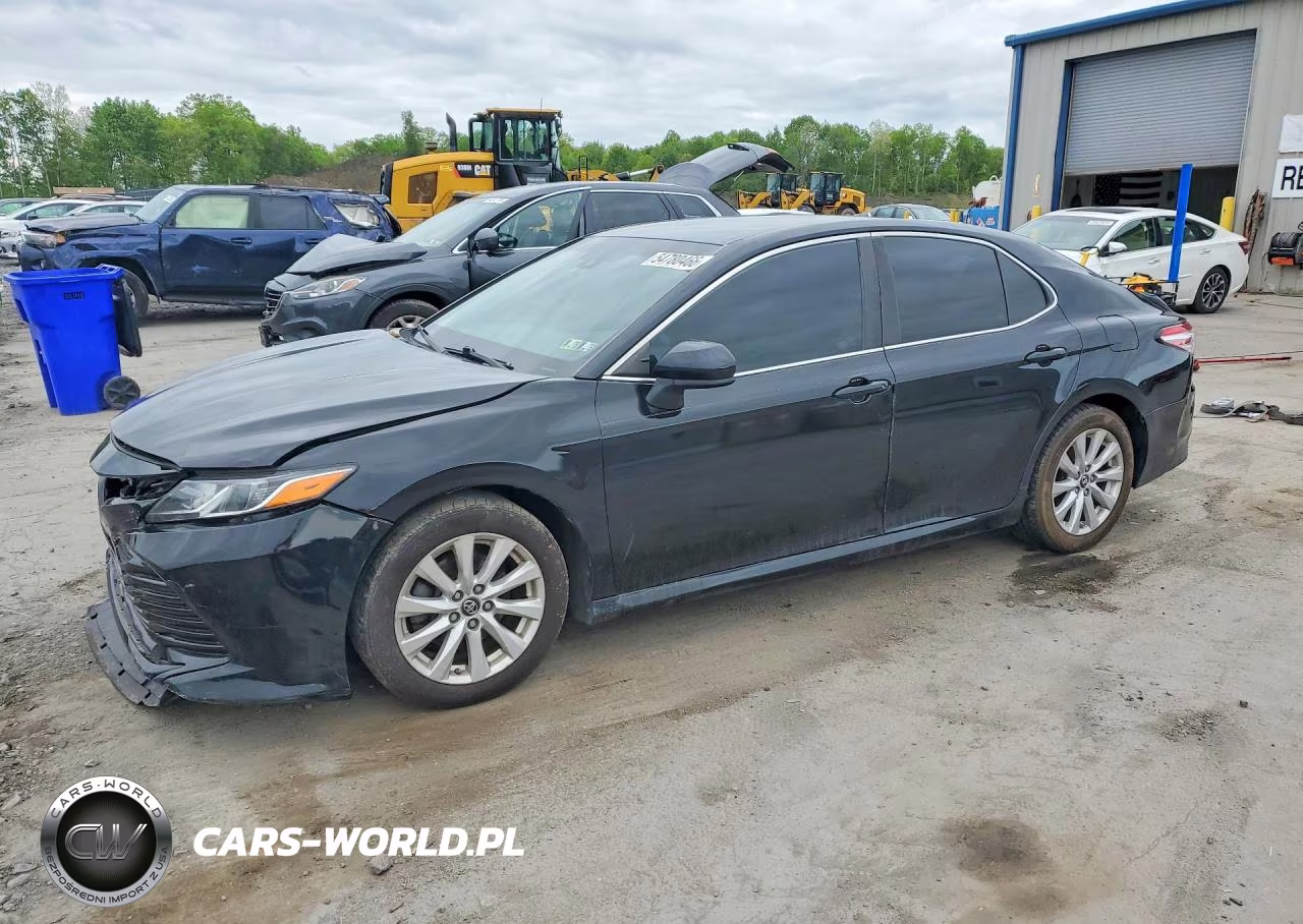 2018 Toyota Camry Le – zdjęcie 1 z 13