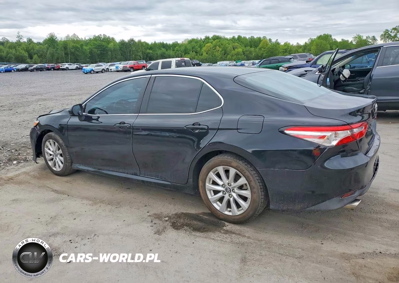 2018 Toyota Camry Le VIN:4T1B11HK0JU606132 - 2