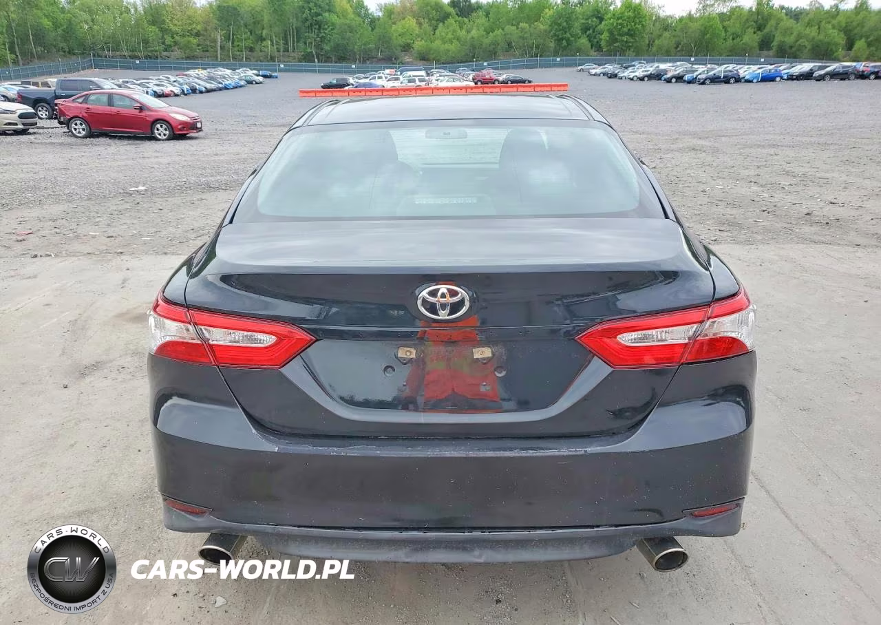 2018 Toyota Camry Le VIN:4T1B11HK0JU606132 - 6