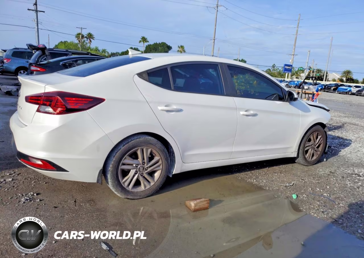 2019 Hyundai Elantra Sel VIN:5NPD84LF6KH449156 - 3