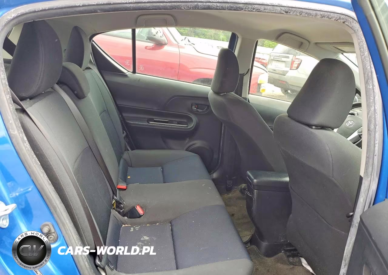 2015 Toyota Prius C Three VIN:JTDKDTB32F1580179 - 10