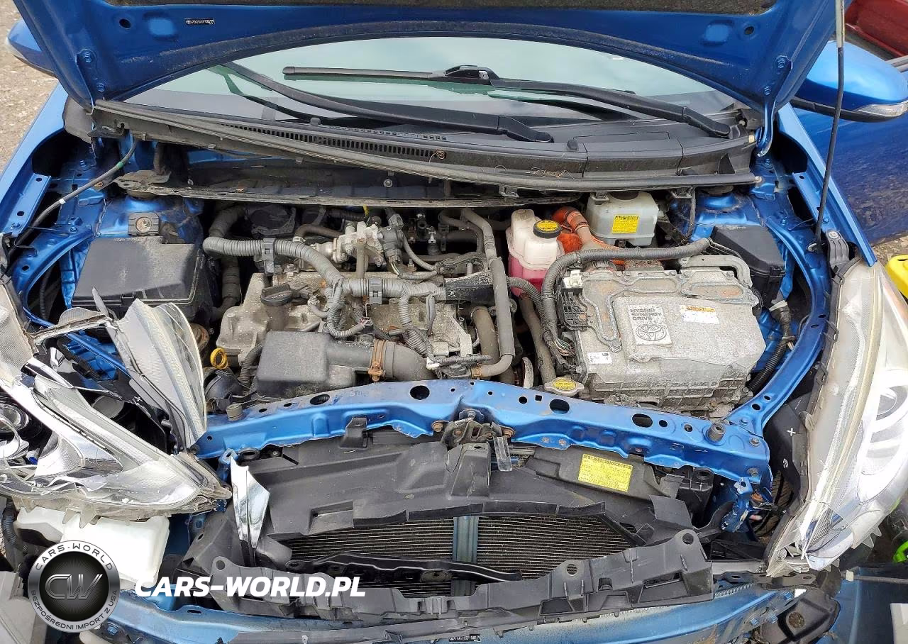 2015 Toyota Prius C Three VIN:JTDKDTB32F1580179 - 11