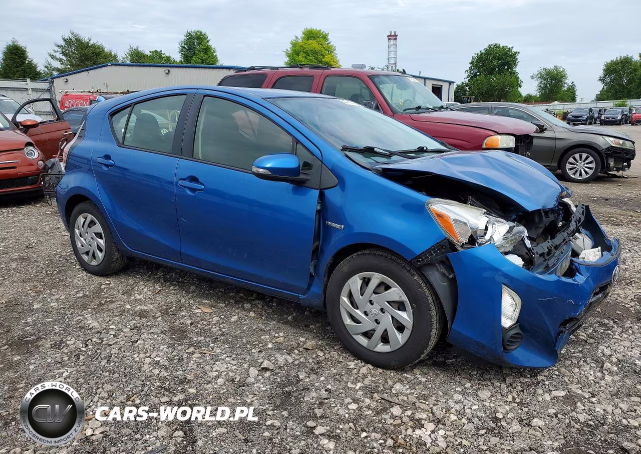 2015 Toyota Prius C Three VIN:JTDKDTB32F1580179 - 4
