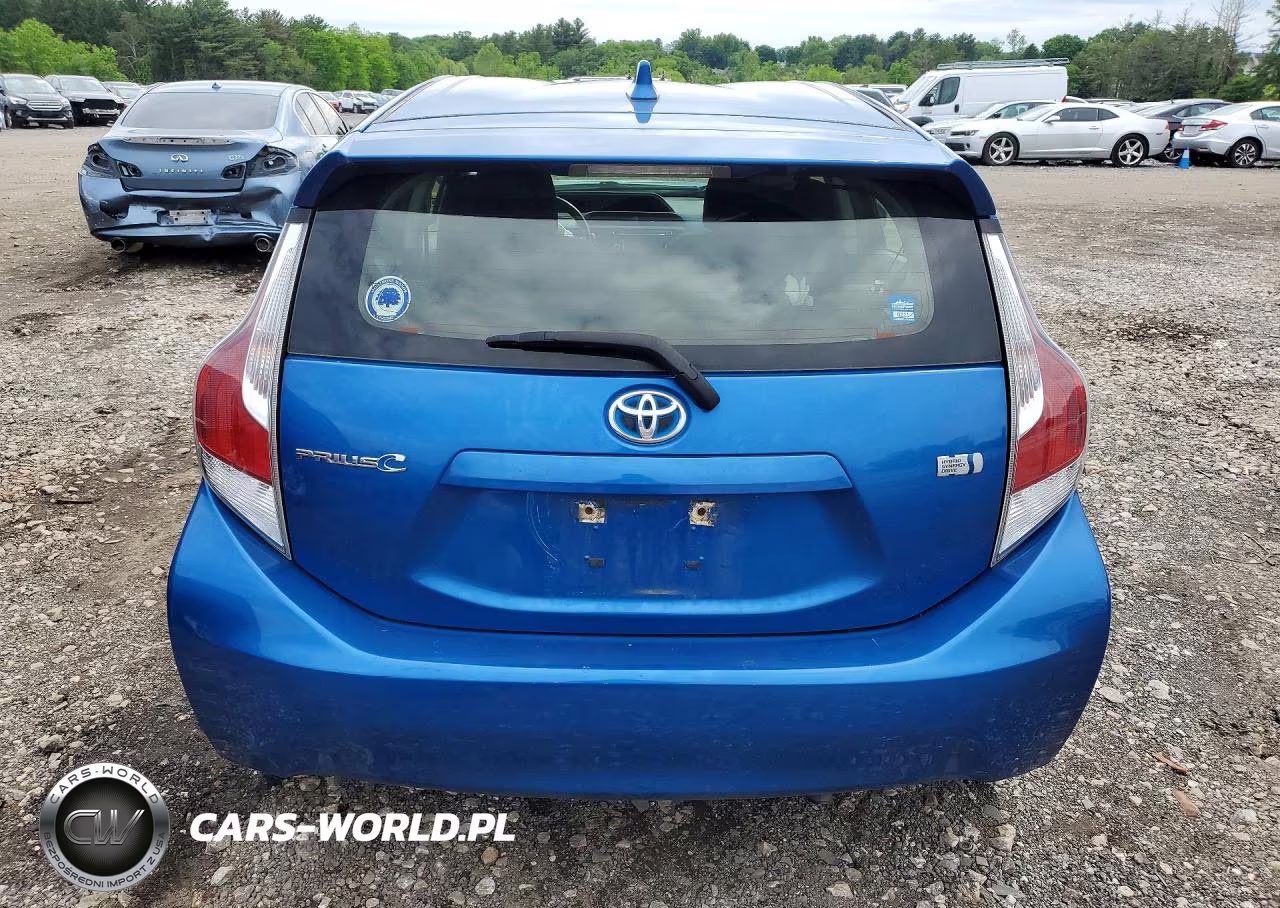 2015 Toyota Prius C Three VIN:JTDKDTB32F1580179 - 6