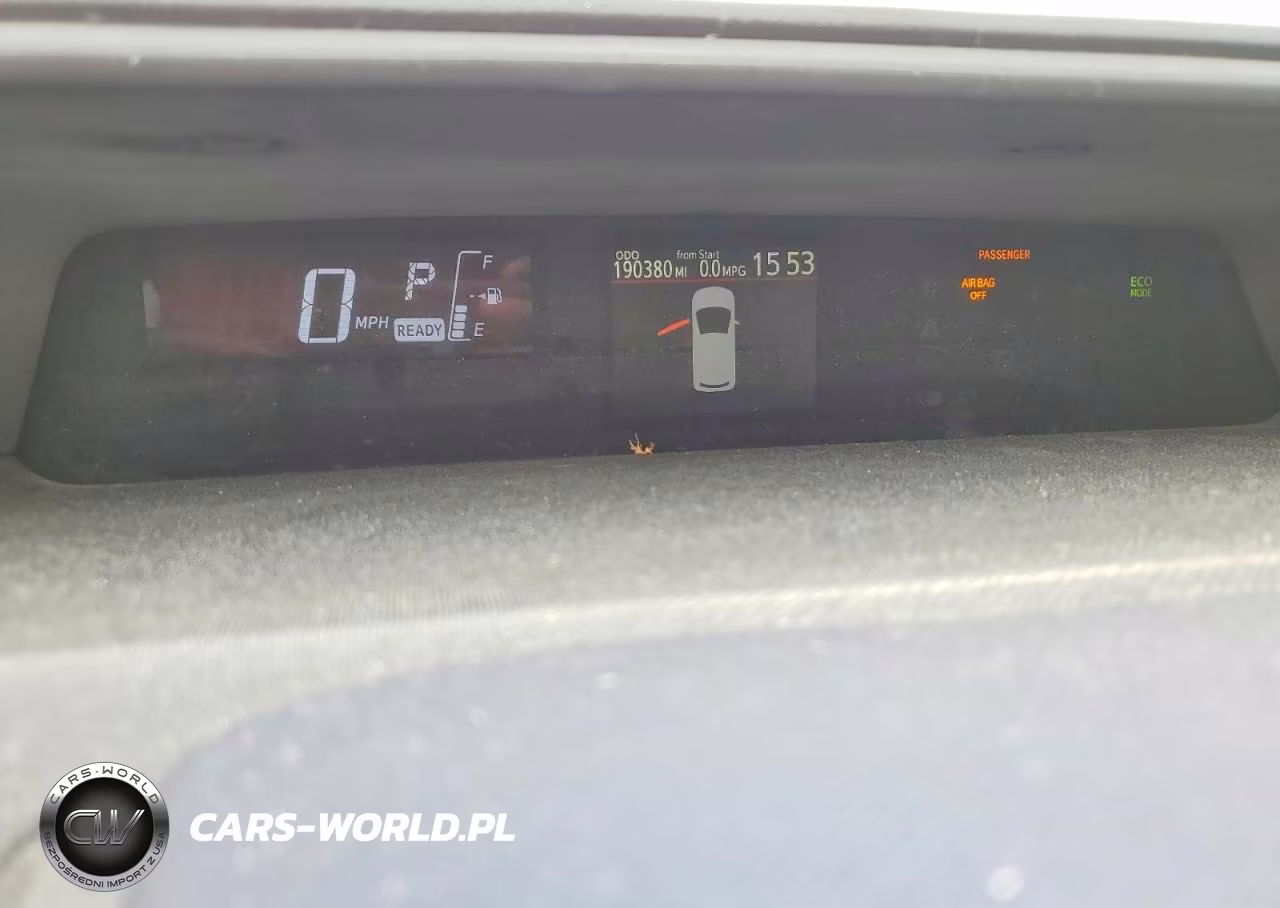 2015 Toyota Prius C Three VIN:JTDKDTB32F1580179 - 9
