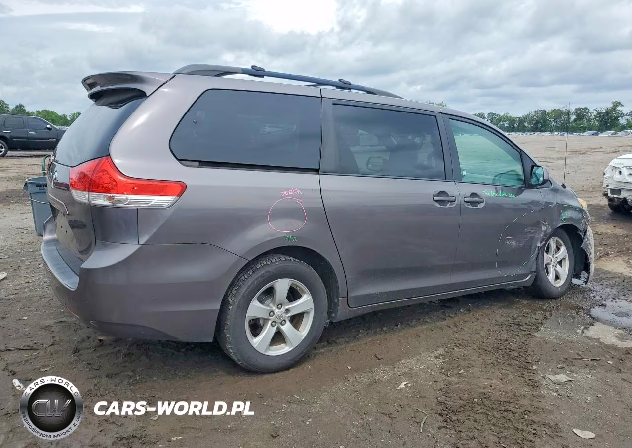 2011 Toyota Sienna Le VIN:5TDKK3DC8BS171152 - 3