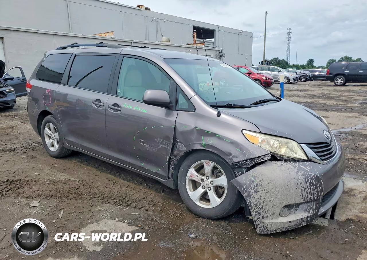 2011 Toyota Sienna Le VIN:5TDKK3DC8BS171152 - 4