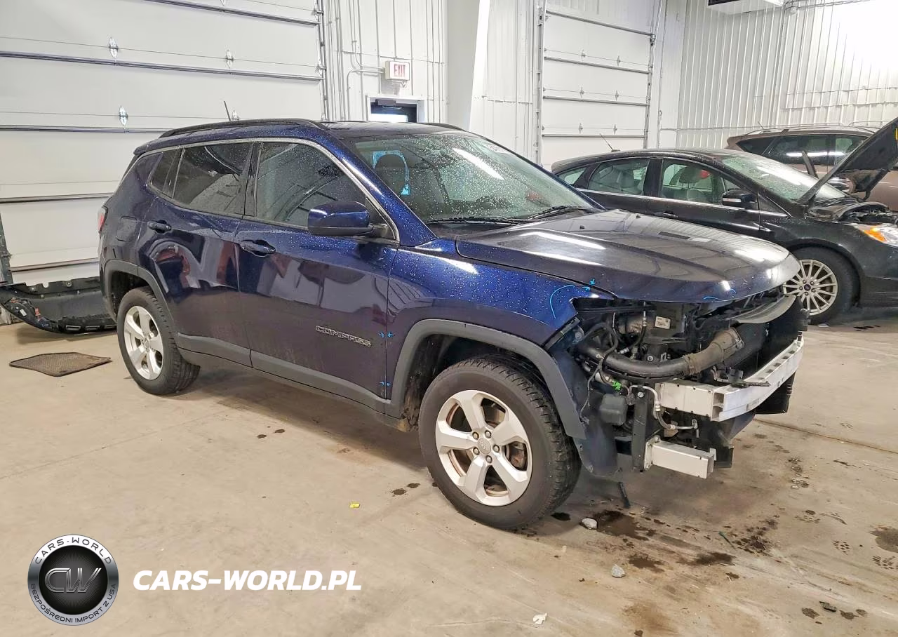 2017 Jeep Compass Latitude VIN:3C4NJDBBXHT688726 - 4