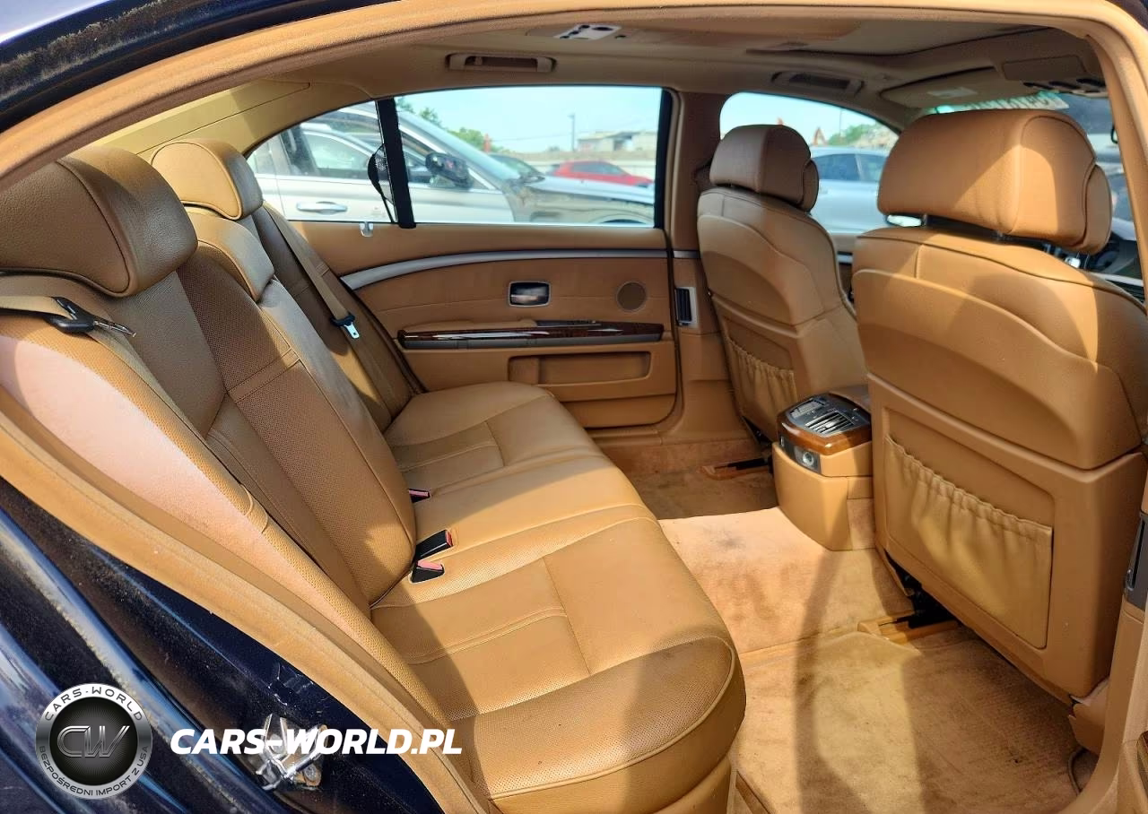 2007 BMW 750 VIN:WBAHN835X7DT74738 - 10