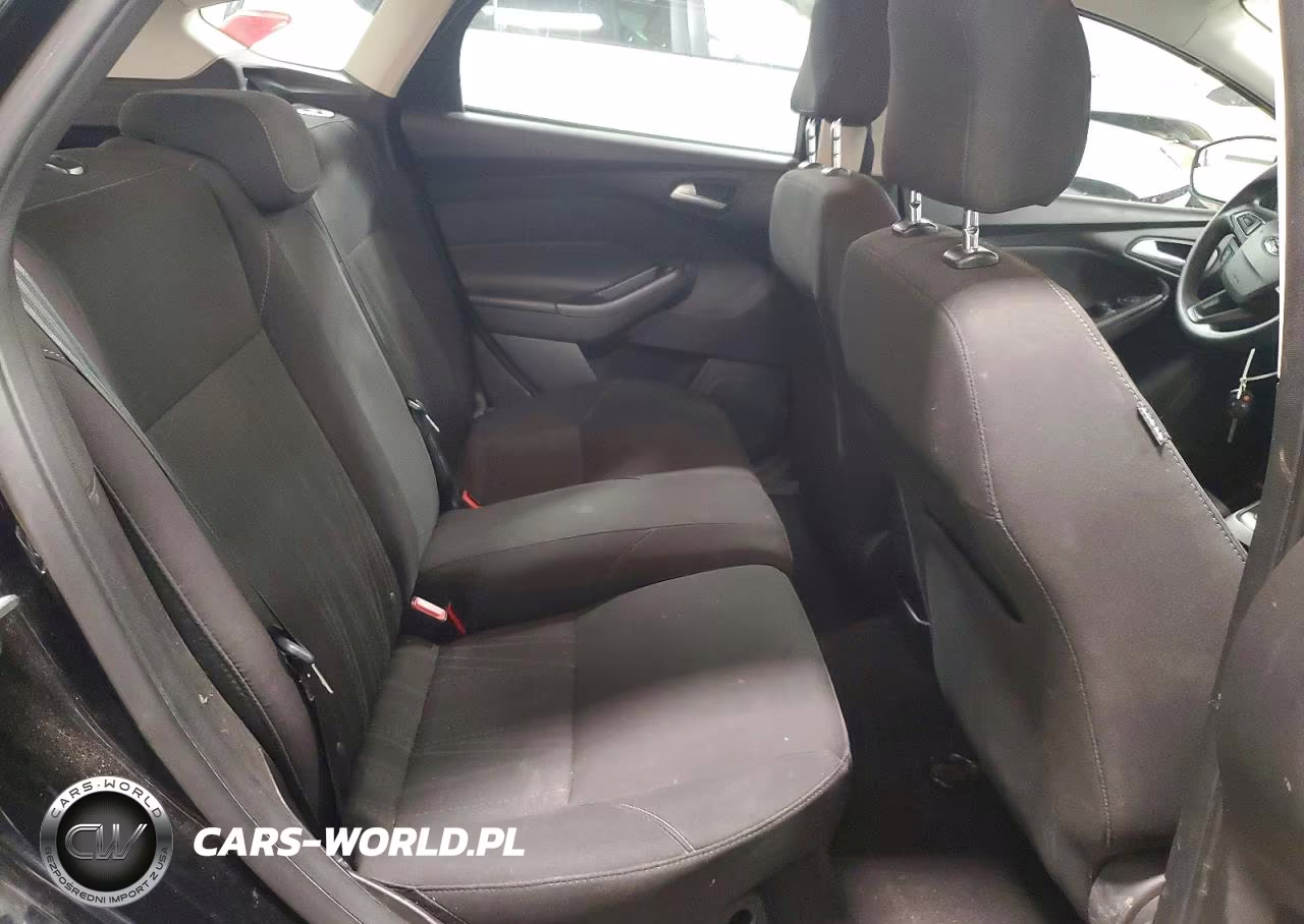 2016 Ford Focus Se VIN:1FADP3K22GL246155 - 10