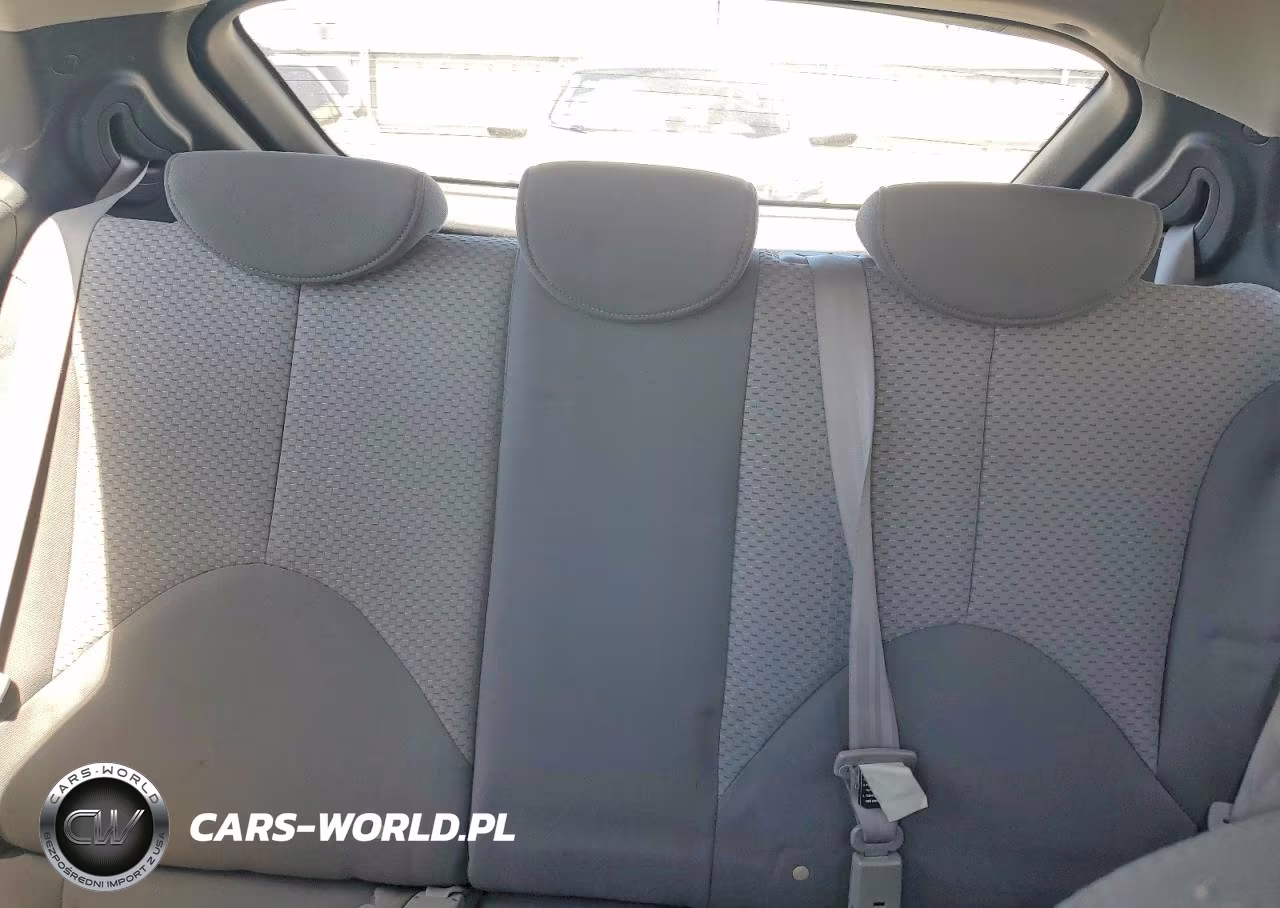 2008 Hyundai Accent Gs VIN:KMHCM36C08U073891 - 10