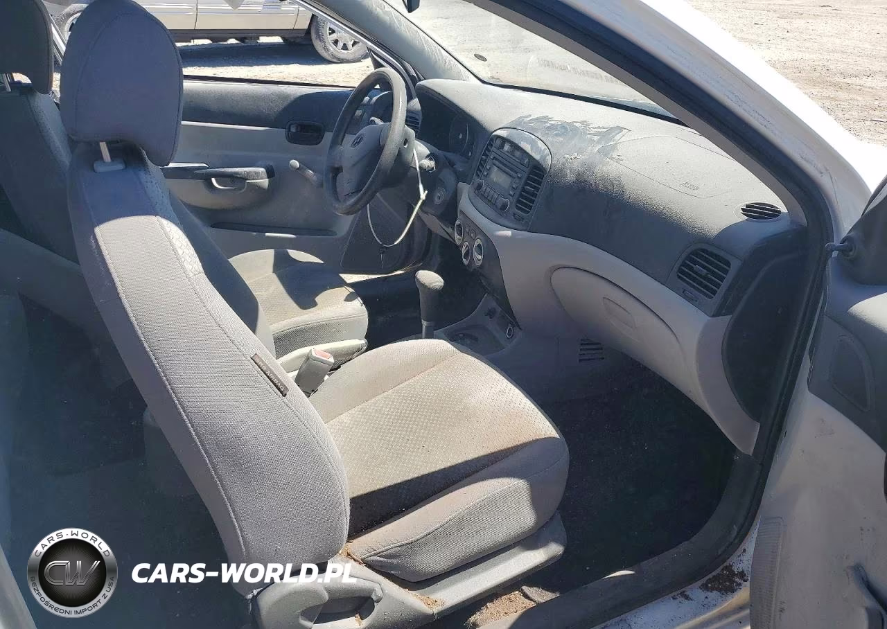 2008 Hyundai Accent Gs VIN:KMHCM36C08U073891 - 13