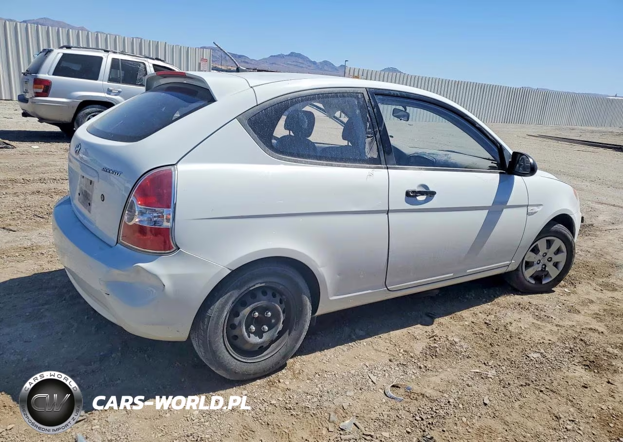 2008 Hyundai Accent Gs VIN:KMHCM36C08U073891 - 3