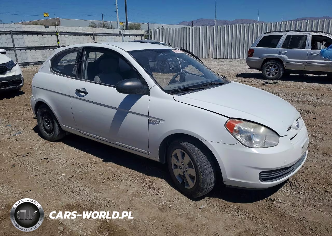 2008 Hyundai Accent Gs VIN:KMHCM36C08U073891 - 4