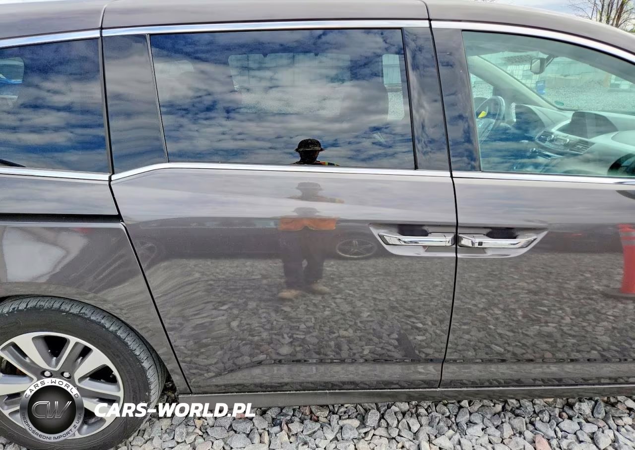 2015 Honda Odyssey Touring VIN:5FNRL5H96FB021282 - 11
