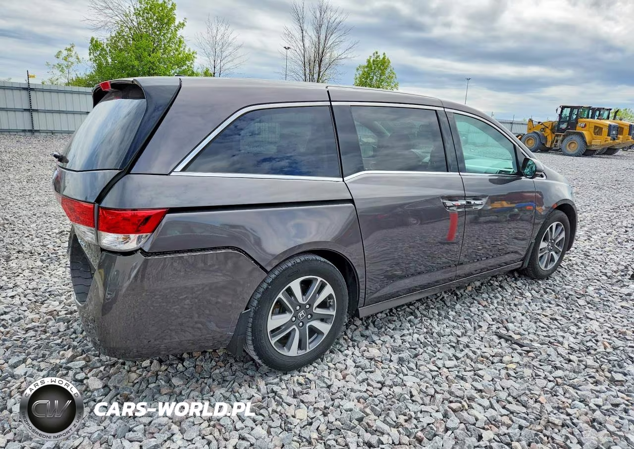 2015 Honda Odyssey Touring VIN:5FNRL5H96FB021282 - 3