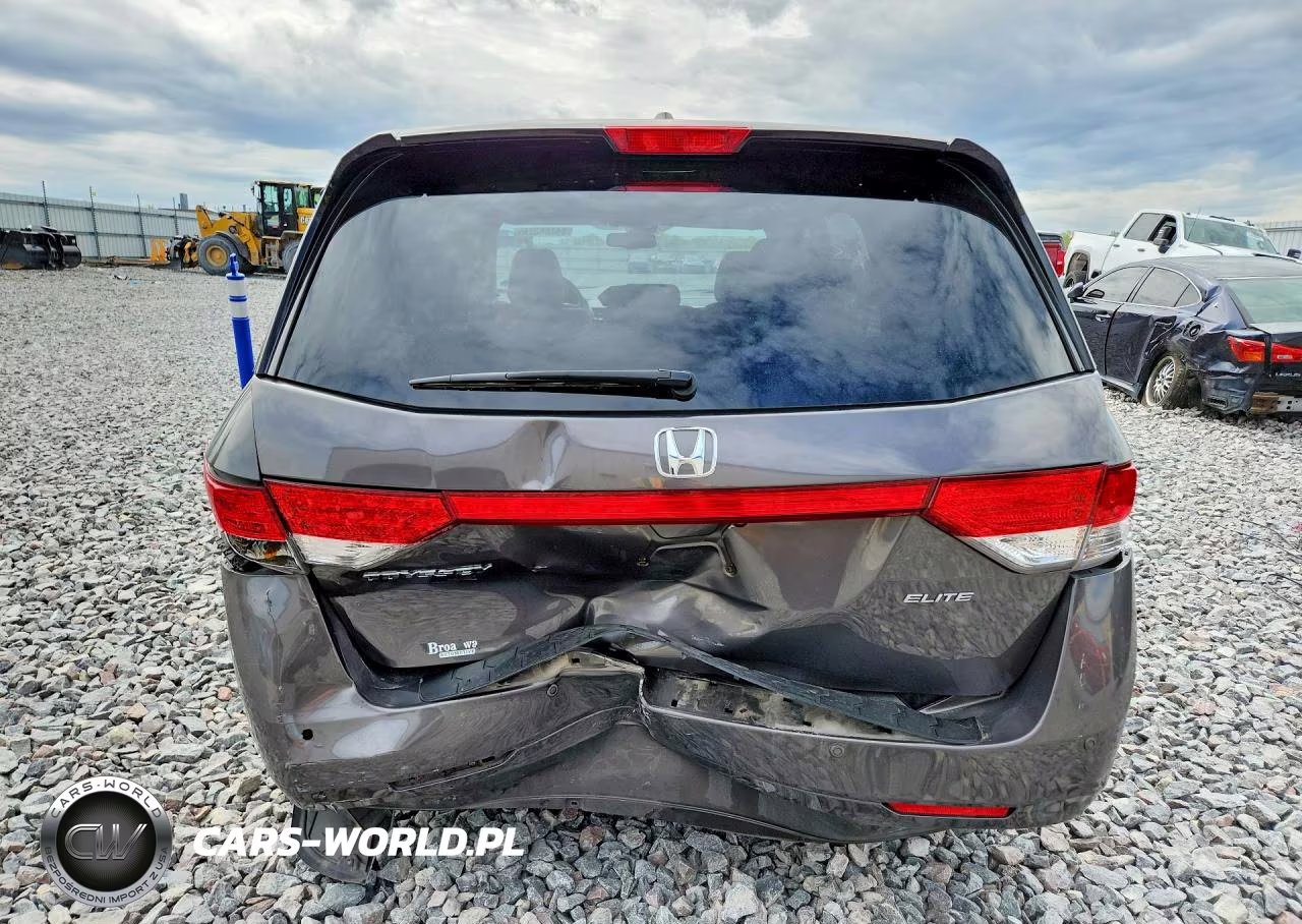 2015 Honda Odyssey Touring VIN:5FNRL5H96FB021282 - 6