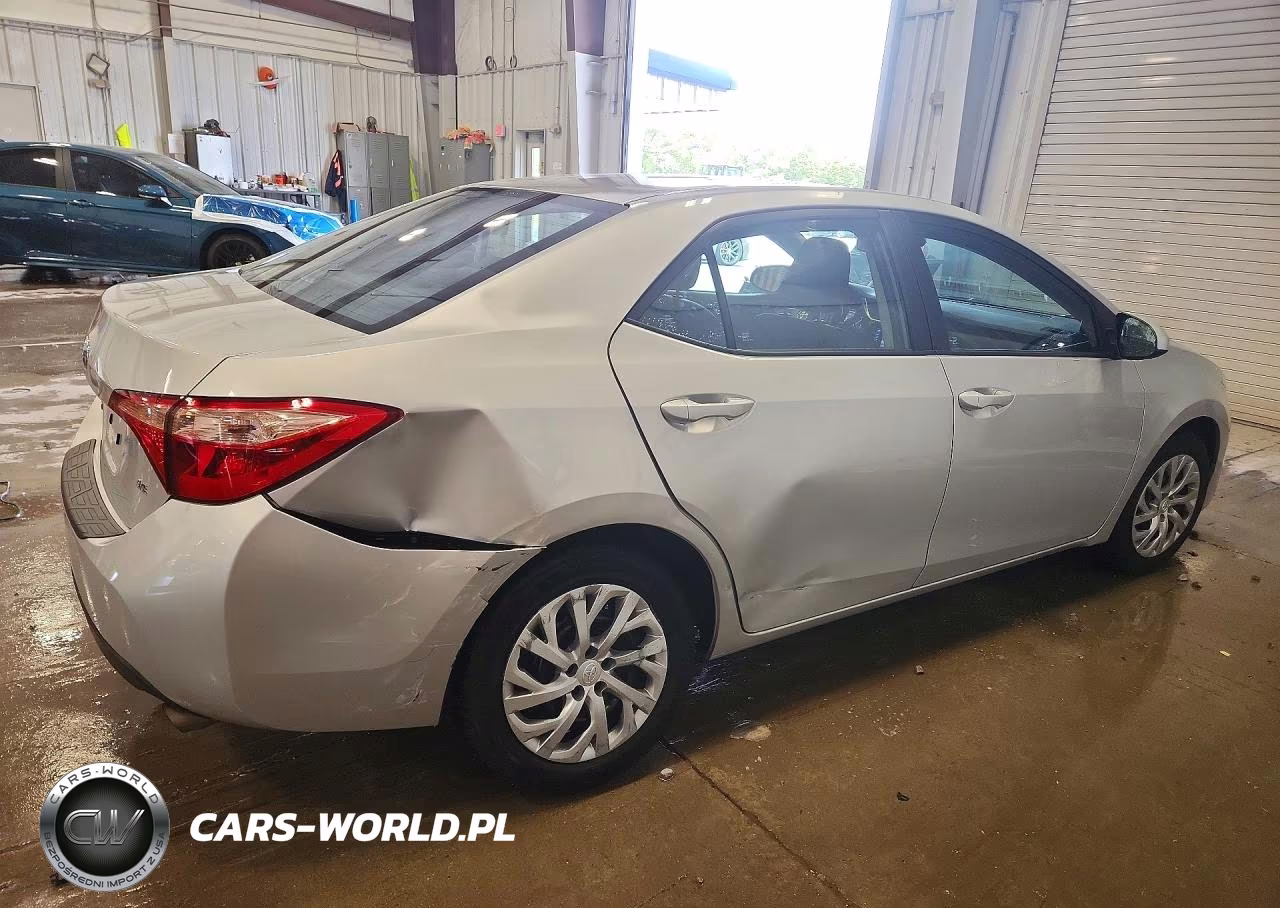 2019 Toyota Corolla Le VIN:2T1BURHE6KC246657 - 3