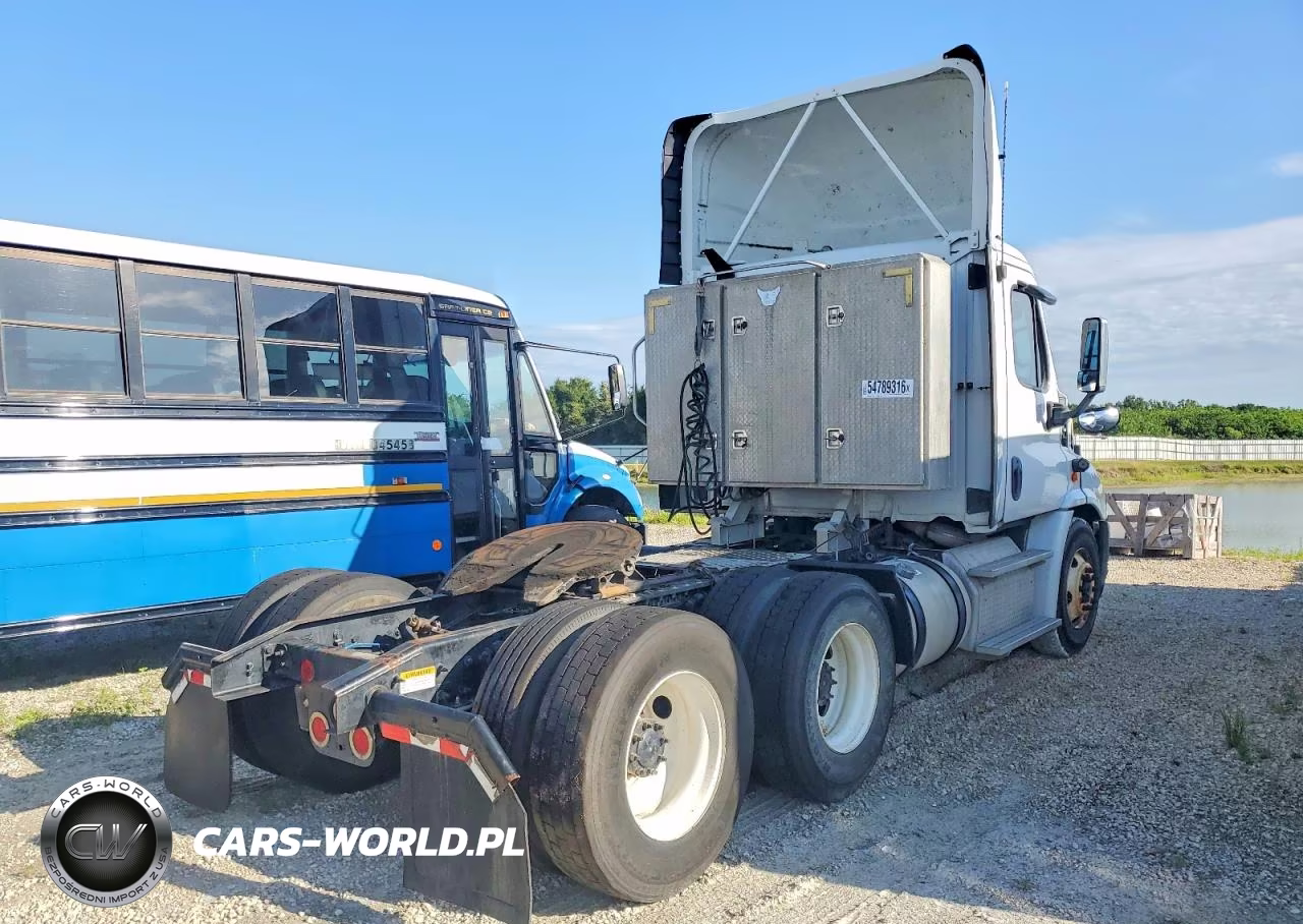 2015 Freightliner Cascadia Semi Truck VIN:1FUJGBDV3FLGE8979 - 4