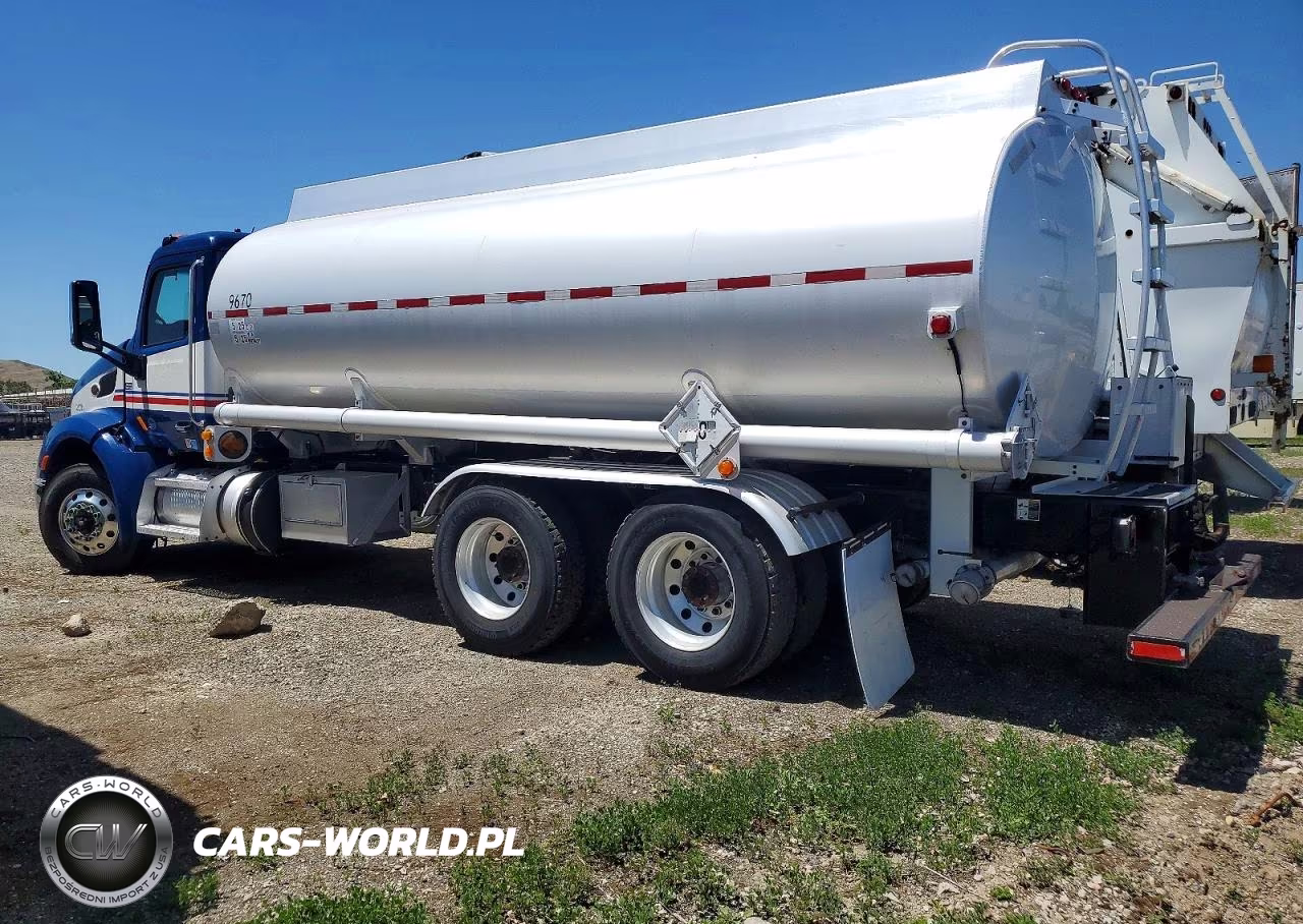 2017 Peterbilt 579 Fuel Truck VIN:1NPBLP9X2HD368928 - 3