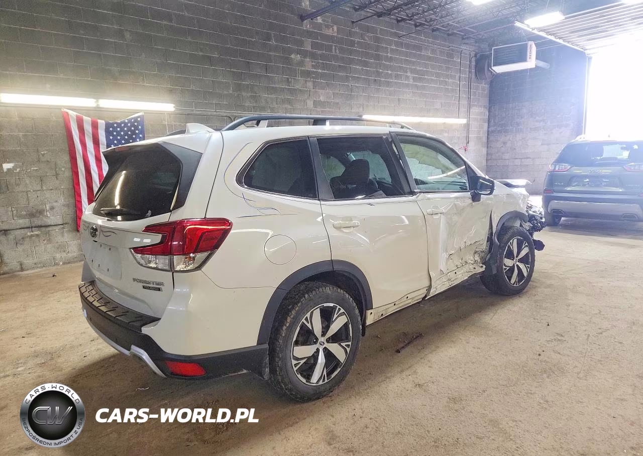 2020 Subaru Forester Touring VIN:JF2SKAXC5LH505418 - 3