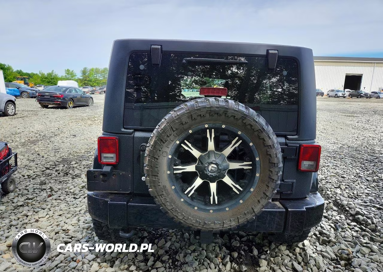 2013 Jeep Wrangler Unlimited Sahara VIN:1C4HJWEG1DL614360 - 6
