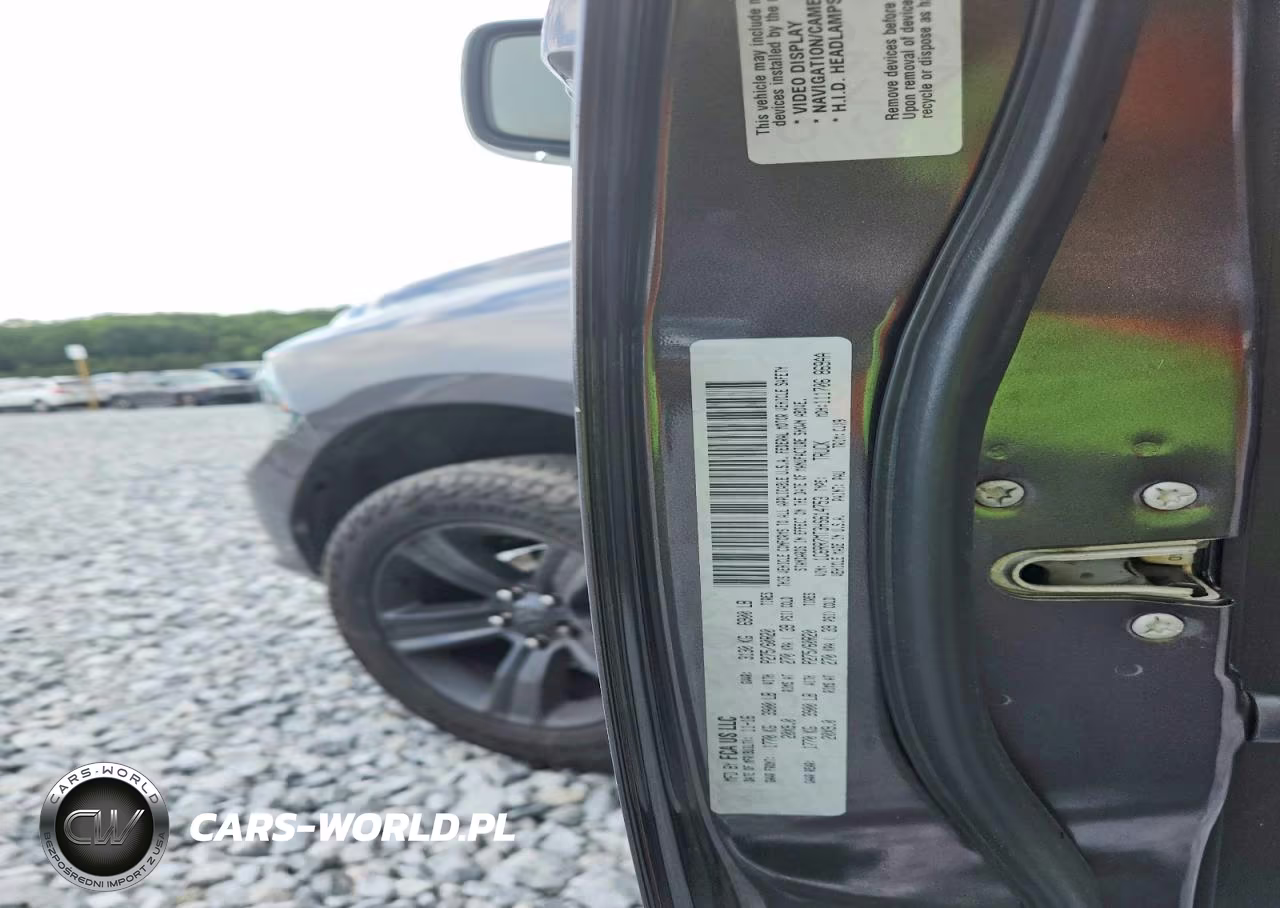 2017 Ram 1500 Sport VIN:1C6RR7MT3HS614753 - 12