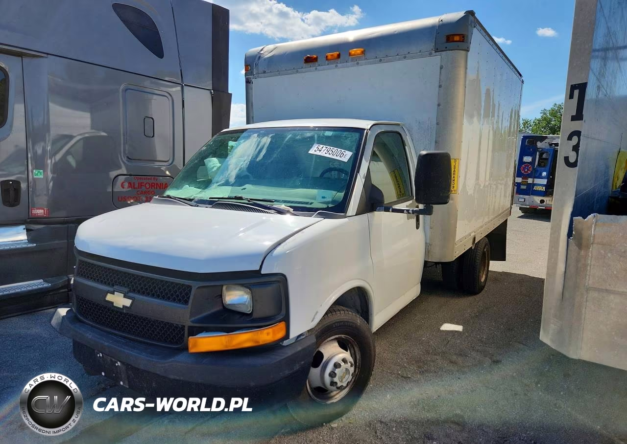 2012 Chevrolet Express Box Truck