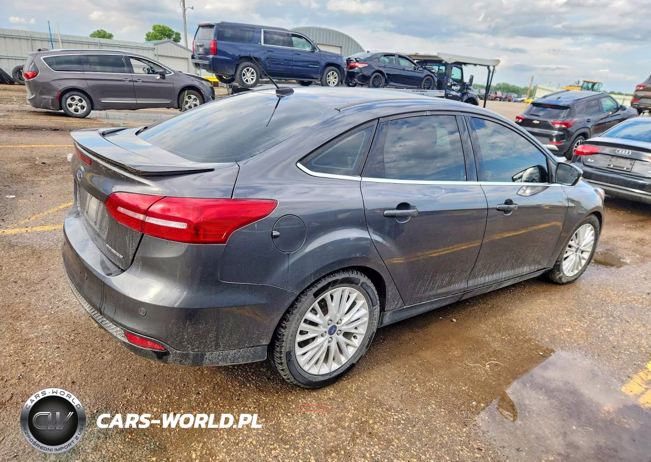 2018 Ford Focus Titanium VIN:1FADP3J20JL314770 - 3