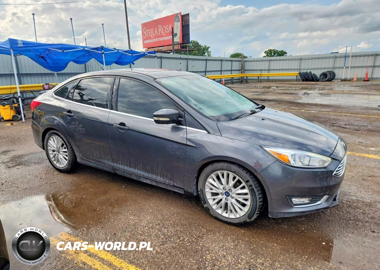 2018 Ford Focus Titanium VIN:1FADP3J20JL314770 - 4