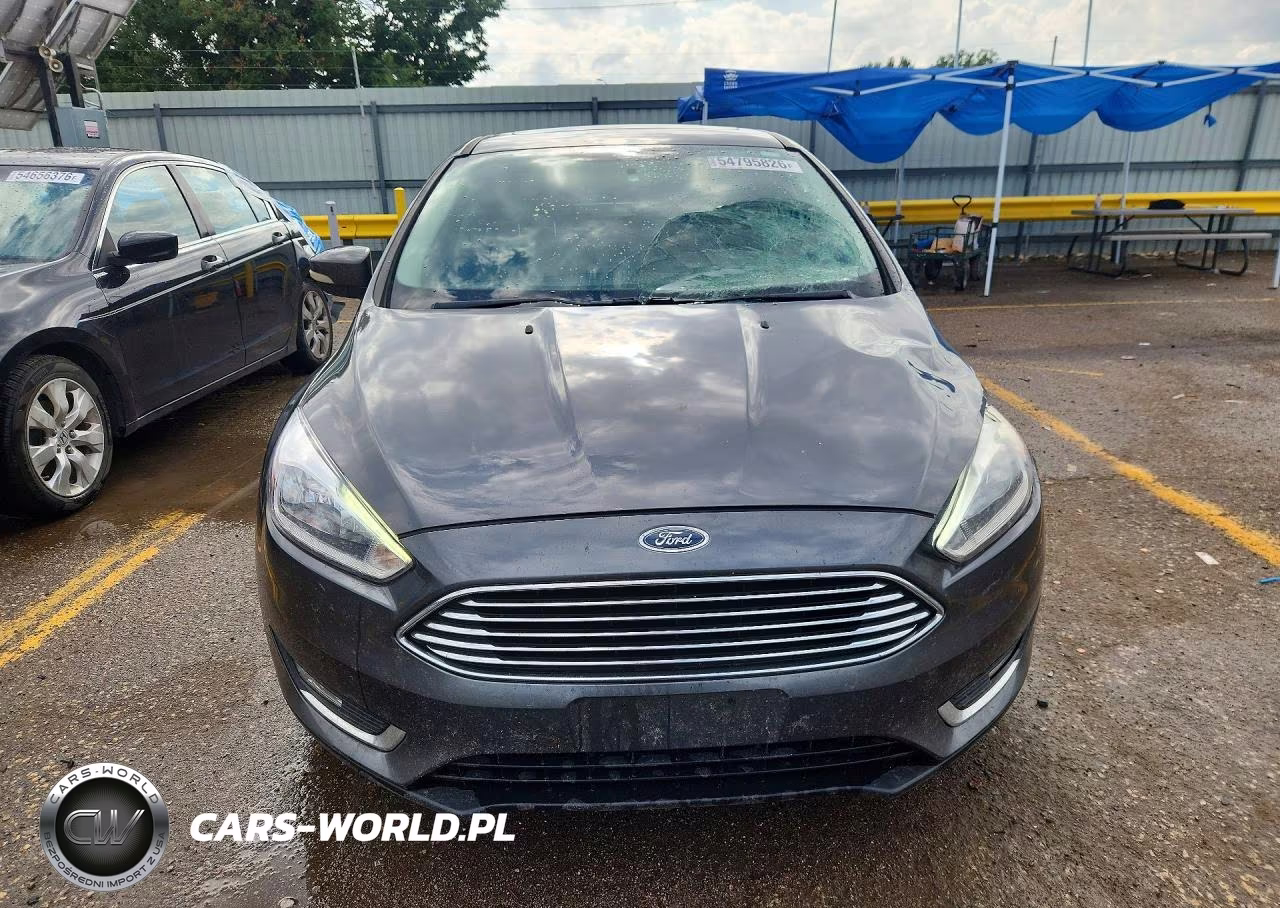 2018 Ford Focus Titanium VIN:1FADP3J20JL314770 - 5