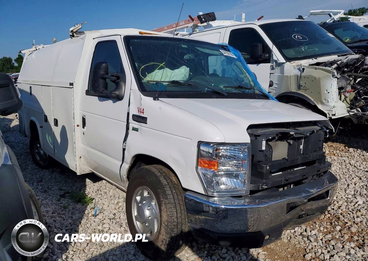 2018 Ford Econoline E350 Super Duty Cutaway Van
