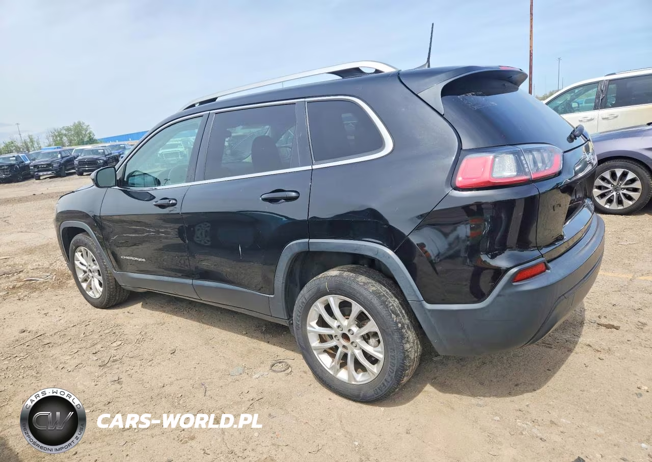 2019 Jeep Cherokee Latitude VIN:1C4PJLCB5KD327242 - 2