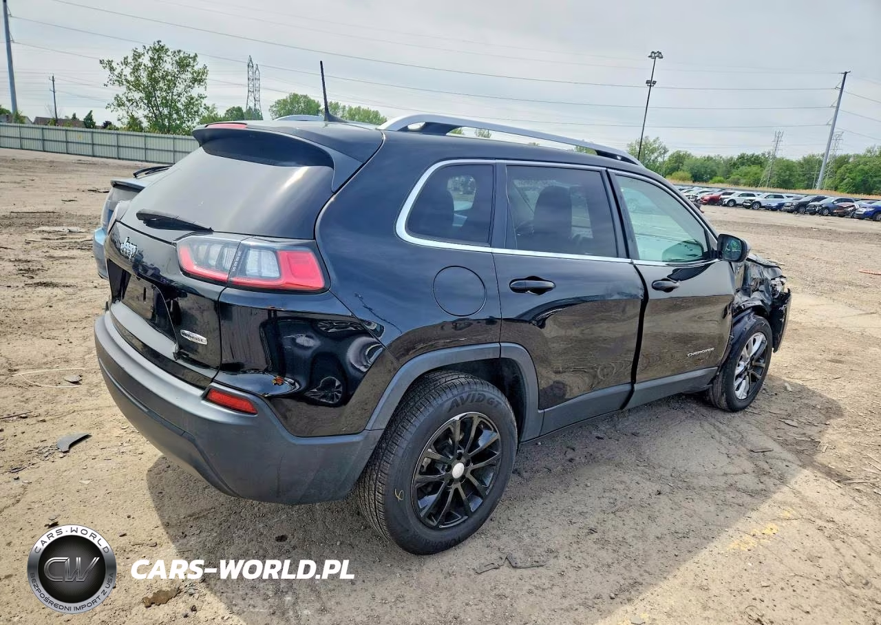 2019 Jeep Cherokee Latitude VIN:1C4PJLCB5KD327242 - 3