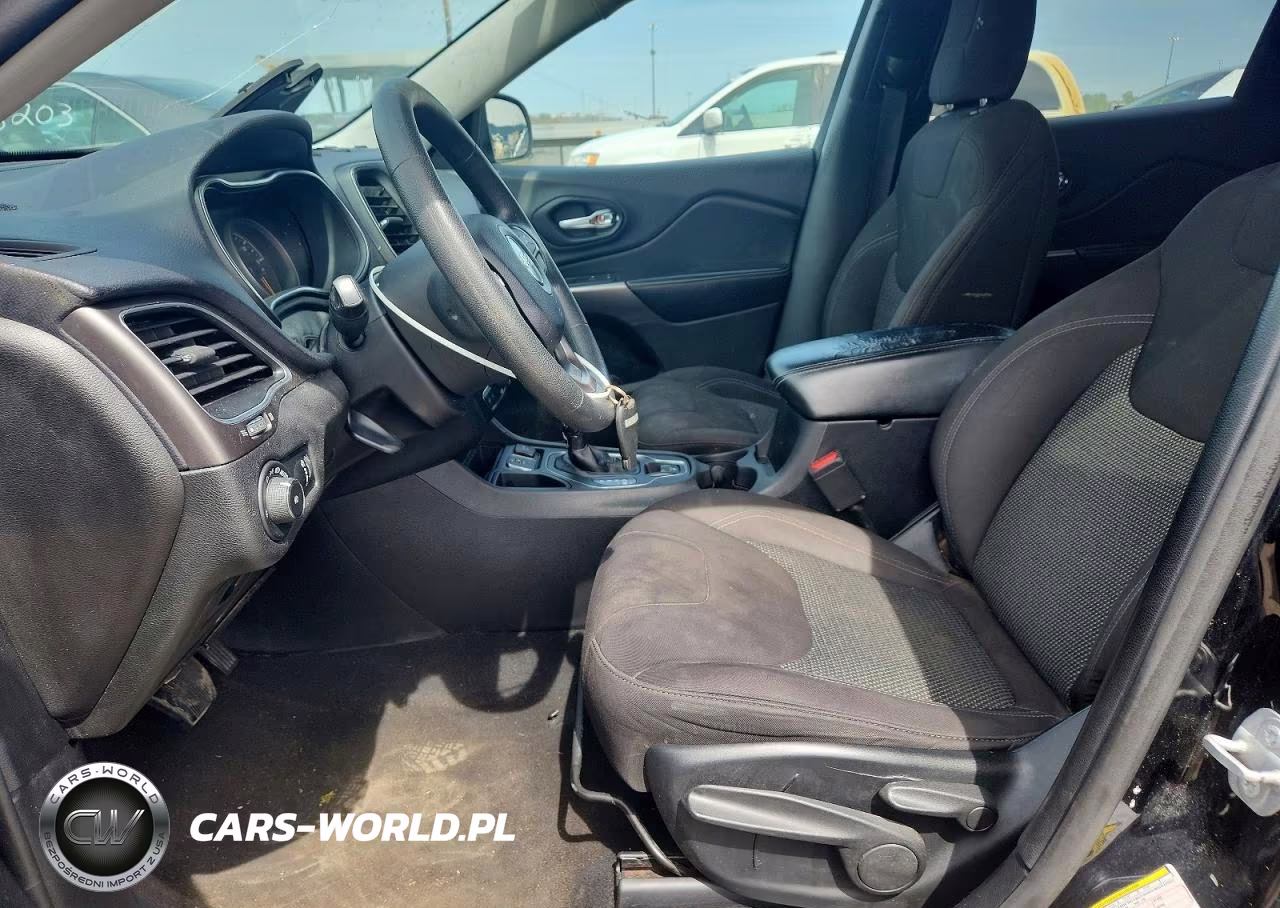 2019 Jeep Cherokee Latitude VIN:1C4PJLCB5KD327242 - 7