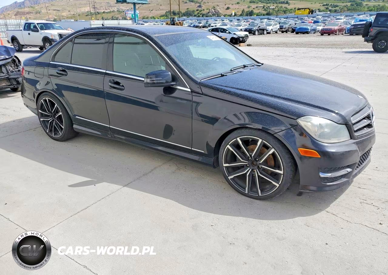 2012 Mercedes-Benz C 300 4Matic VIN:WDDGF8BB4CA617576 - 4