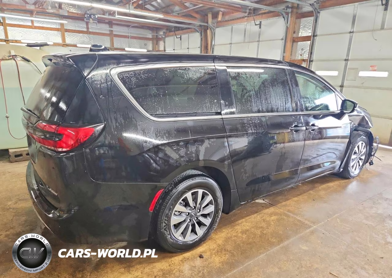 2024 Chrysler Pacifica Hybrid Select VIN:2C4RC1S74RR174526 - 3