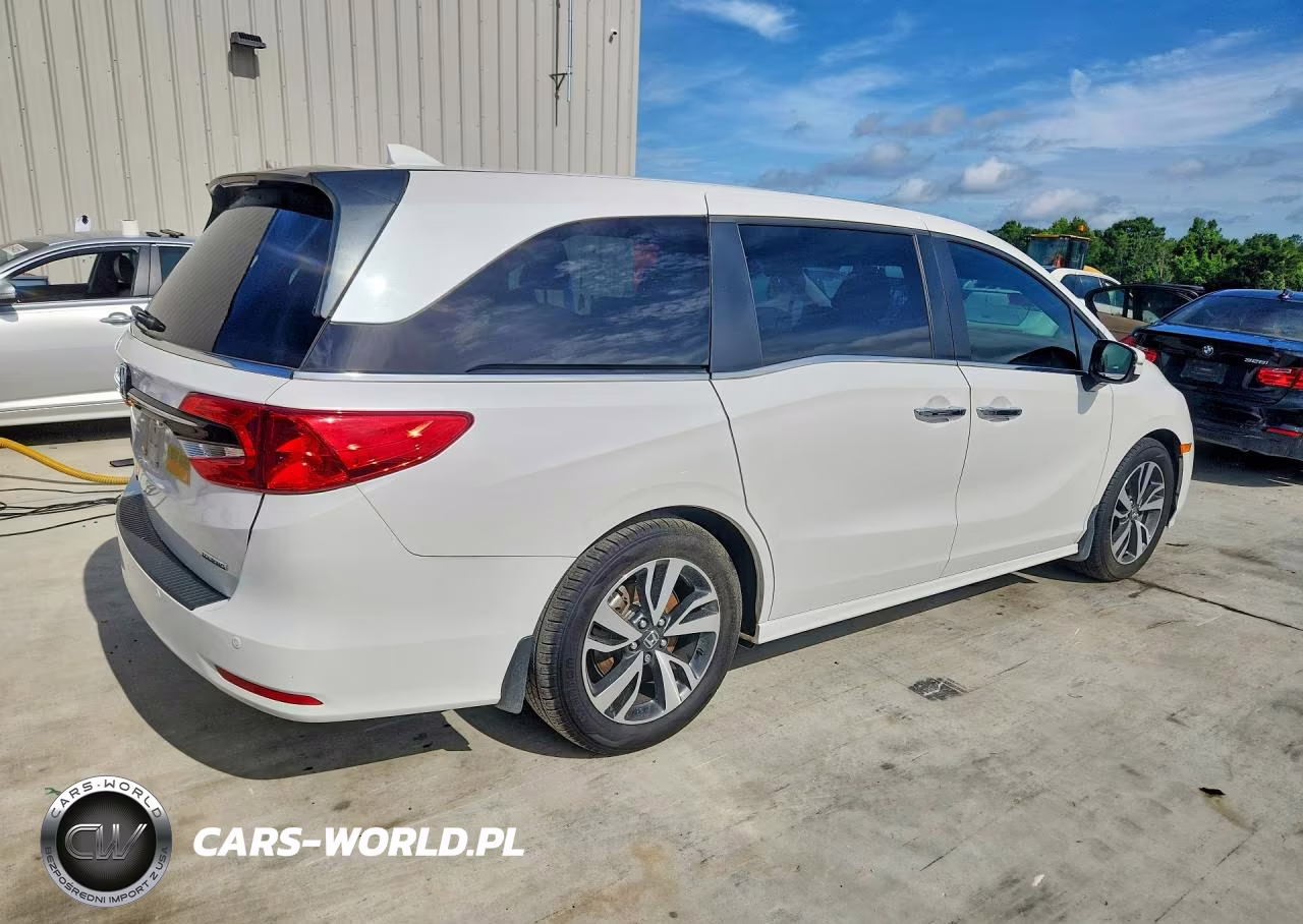 2023 Honda Odyssey Touring VIN:5FNRL6H81PB050400 - 3
