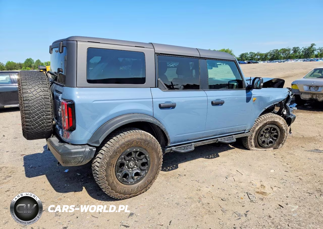 2023 Ford Bronco Base VIN:1FMEE5DPXPLB11137 - 3