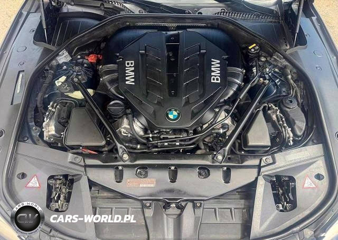 2015 BMW 750 Xi VIN:WBAYB6C5XFD965910 - 14