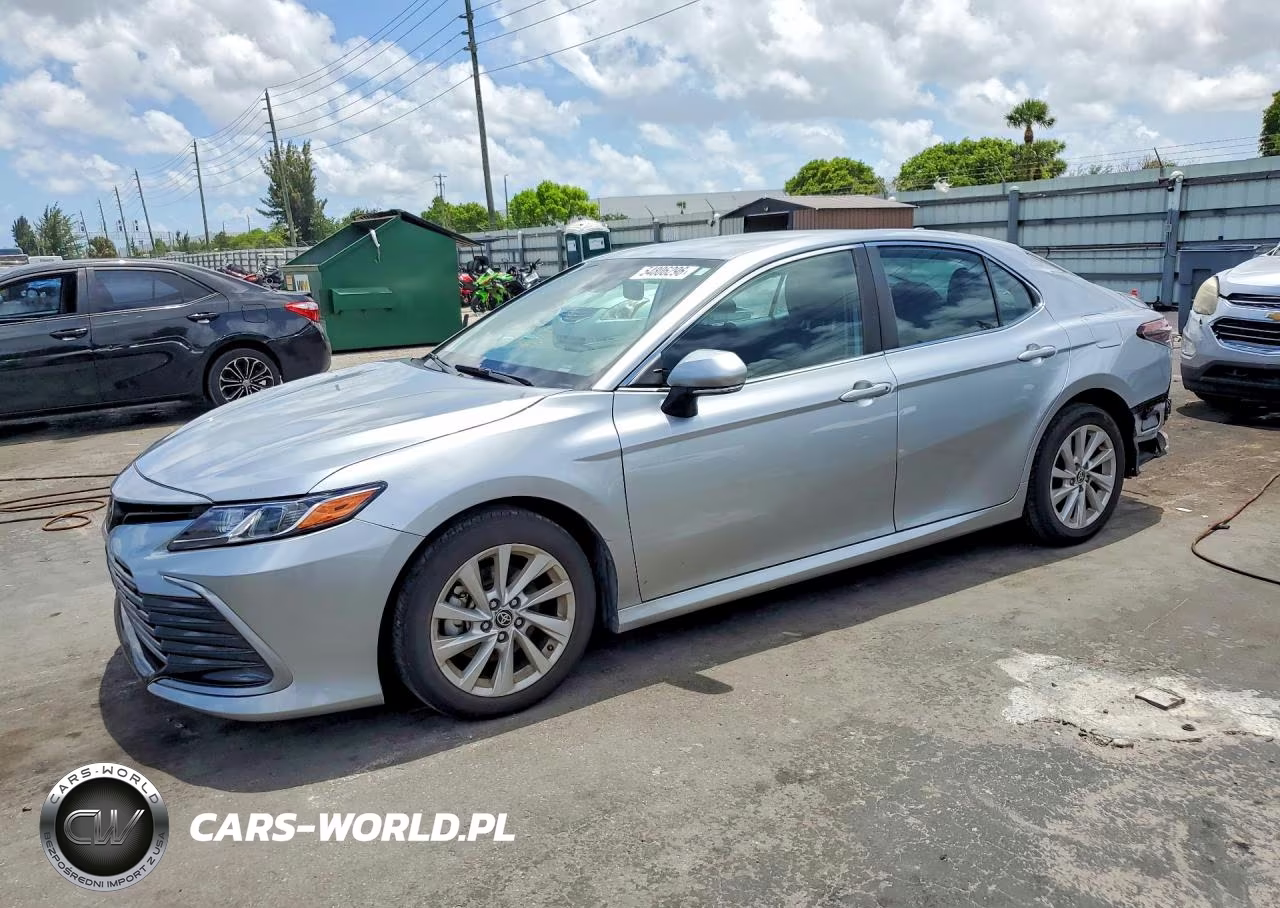 2024 Toyota Camry Le – zdjęcie 1 z 12