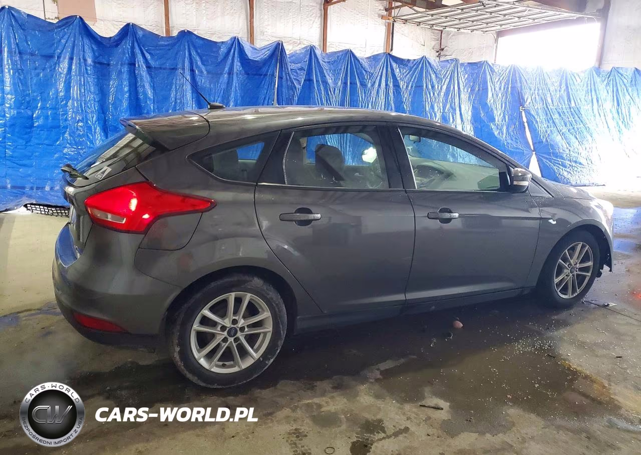 2017 Ford Focus Se VIN:1FADP3K22HL346421 - 3