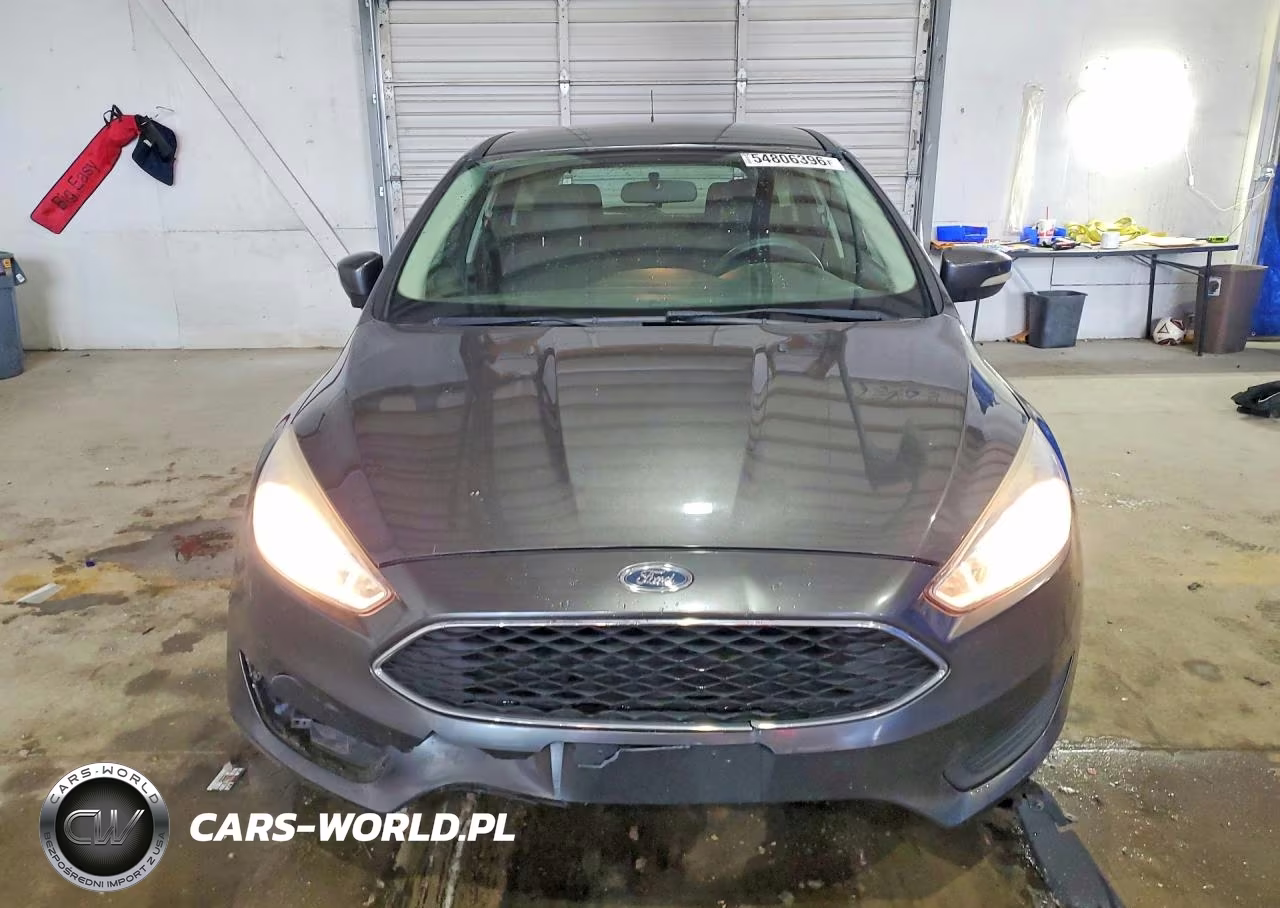 2017 Ford Focus Se VIN:1FADP3K22HL346421 - 5