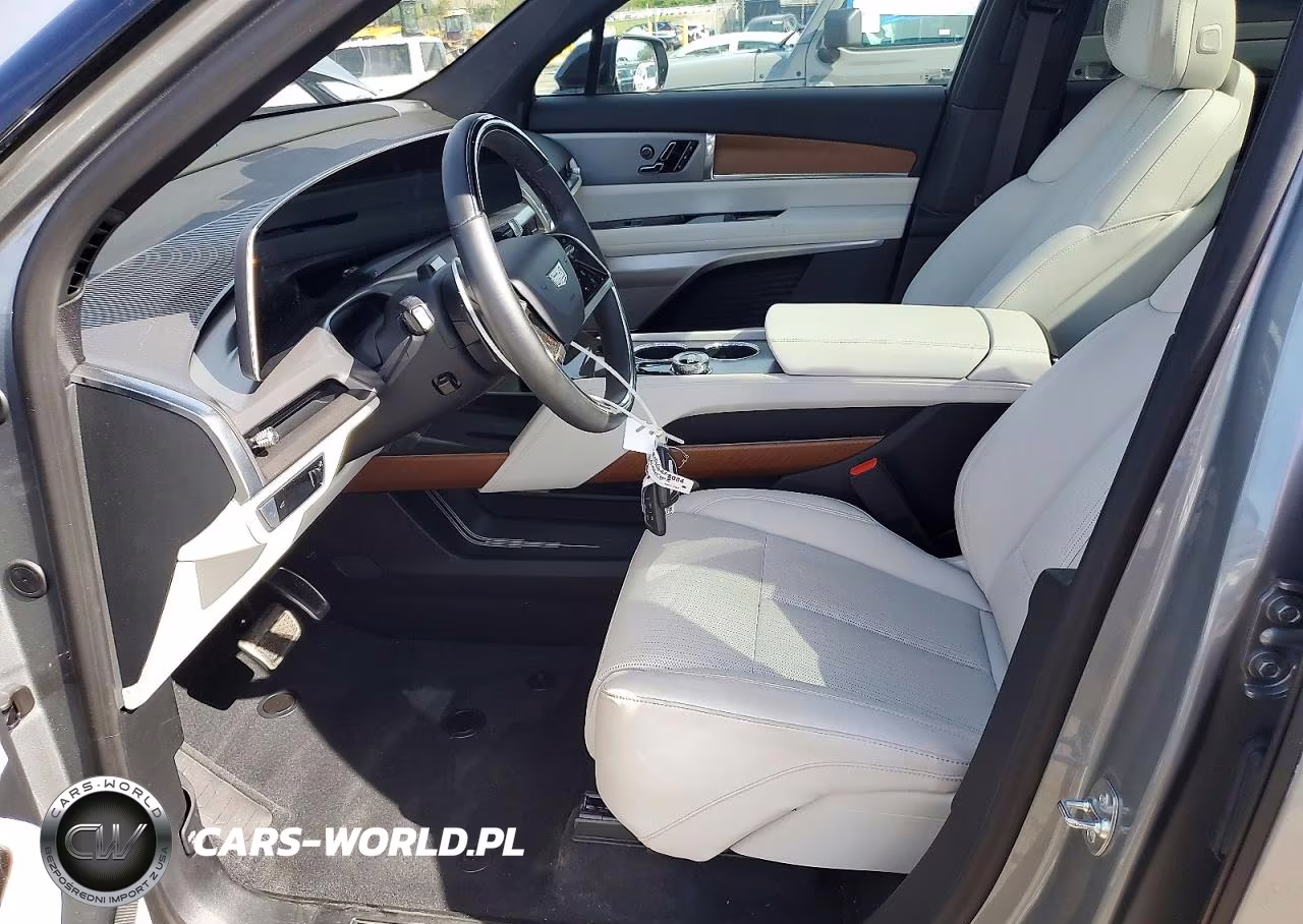 2026 Cadillac Vistiq Sport VIN:1GYC3NML6TZ702727 - 7