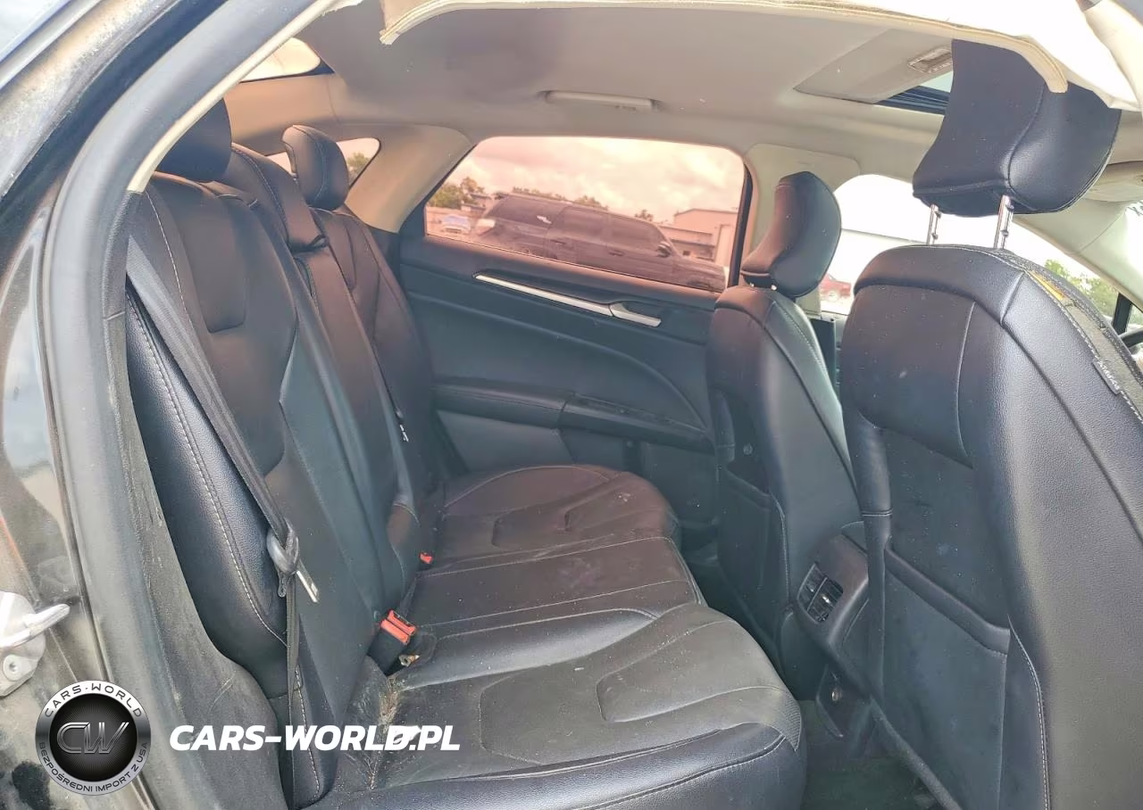 2018 Ford Fusion Titanium VIN:3FA6P0D93JR194240 - 10
