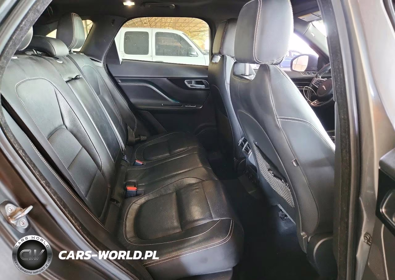 2018 Jaguar F-Pace R - Sport VIN:SADCL2FX8JA269643 - 11
