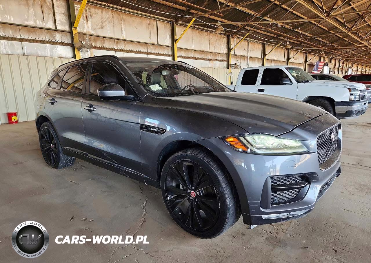 2018 Jaguar F-Pace R - Sport VIN:SADCL2FX8JA269643 - 4