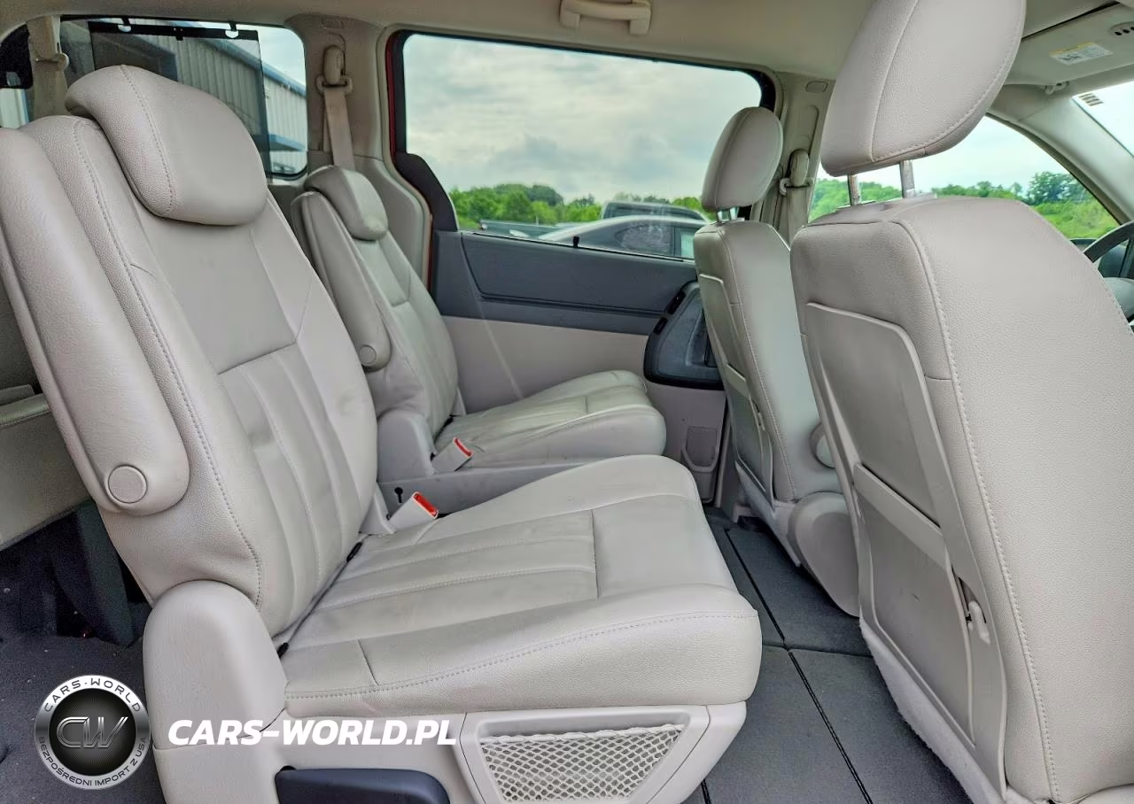 2008 Chrysler Town & Country Touring VIN:2A8HR54P78R824469 - 11