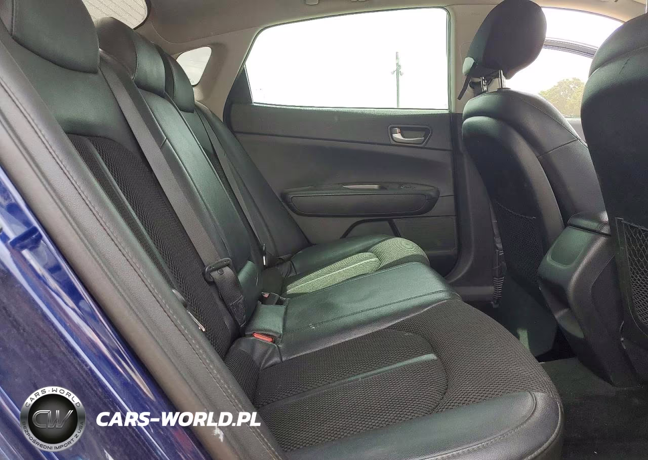 2019 Kia Optima S VIN:5XXGT4L35KG354813 - 10