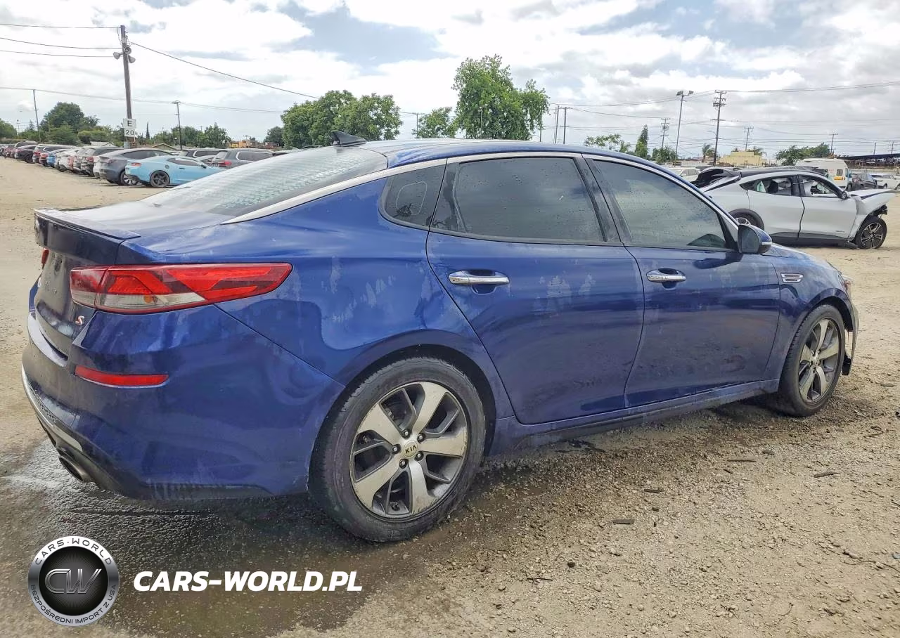 2019 Kia Optima S VIN:5XXGT4L35KG354813 - 3